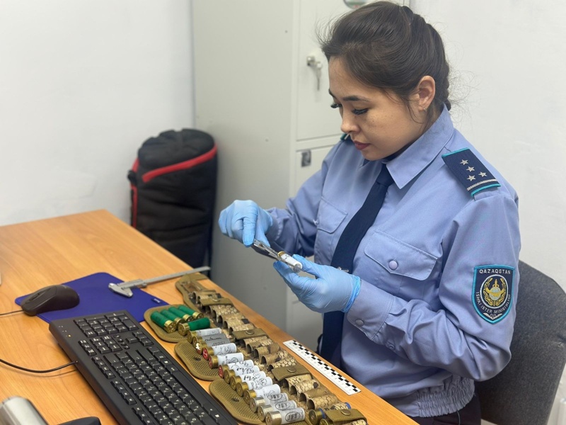 Қоғамдық көлікке мінгенде іс-әрекеті күдік тудырған адамның жанында тұрамын &ndash; криминалист